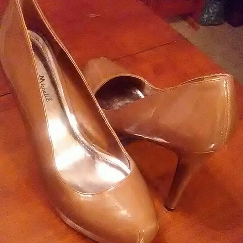 Brown/tan heels